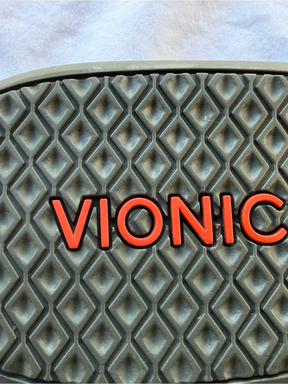 Vionic Men’s Metallic Pewter Flip Flop Sandals Like New! Sz 12